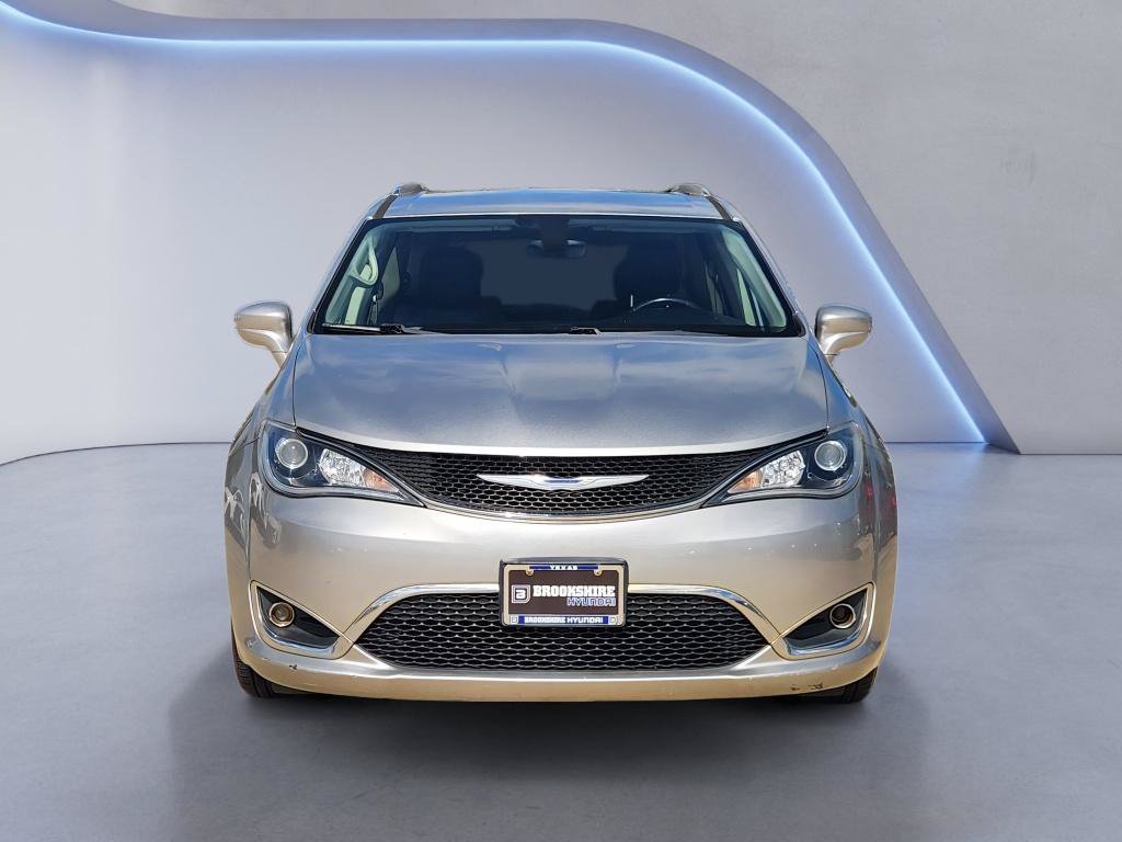 Used 2018 Chrysler Pacifica Touring-L FWD image 2