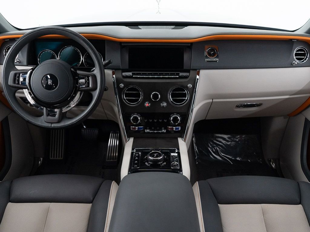 Certified 2023 Rolls-Royce Cullinan w/ Dark Exterior Package AWD/4WD image 33