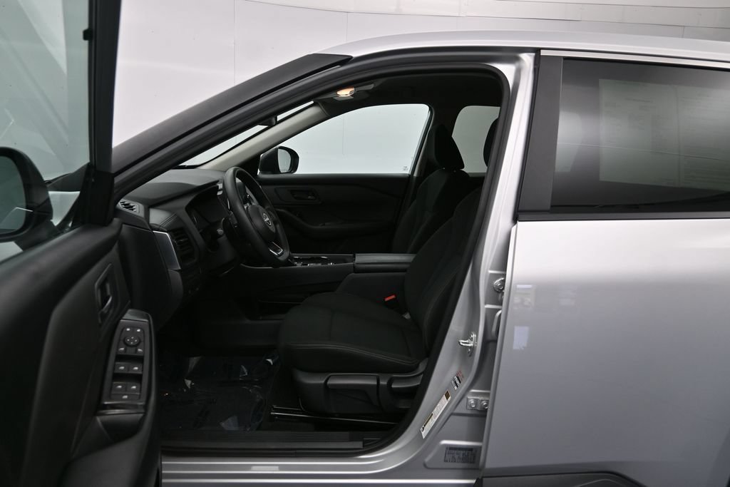 Used 2024 Nissan Rogue S FWD image 19