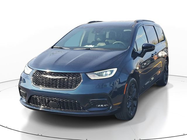 Used 2023 Chrysler Pacifica Touring-L w/ S Appearance Package AWD/4WD image 2