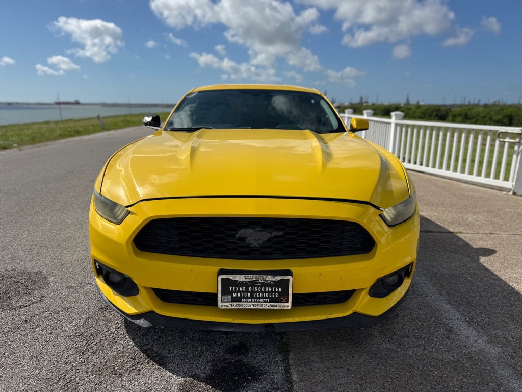 Used 2016 Ford Mustang Coupe image 2