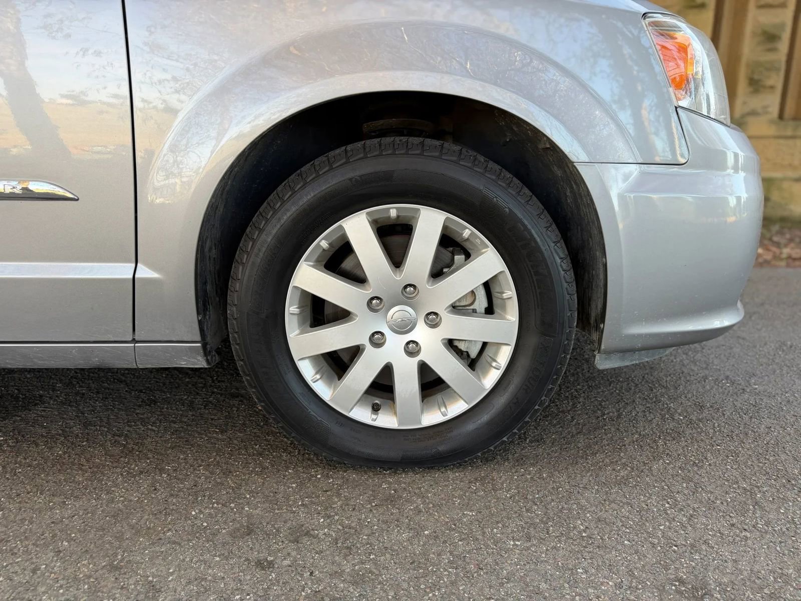 Used 2015 Chrysler Town & Country Touring FWD image 39