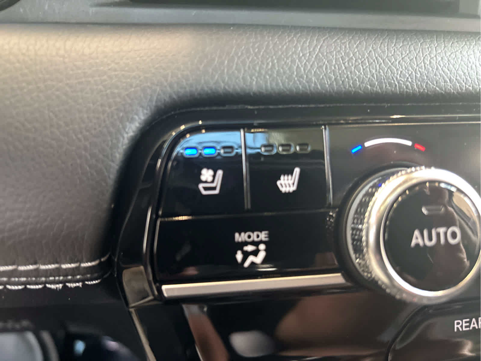 Used 2023 Honda Pilot Elite image 34