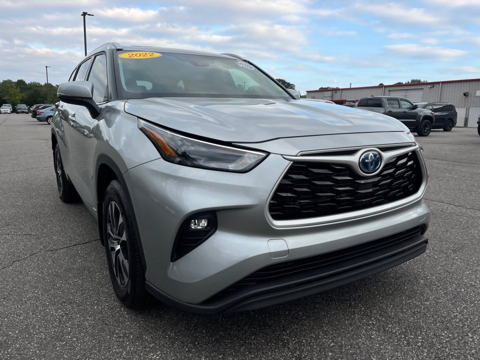 Used 2022 Toyota Highlander XLE AWD/4WD image 24