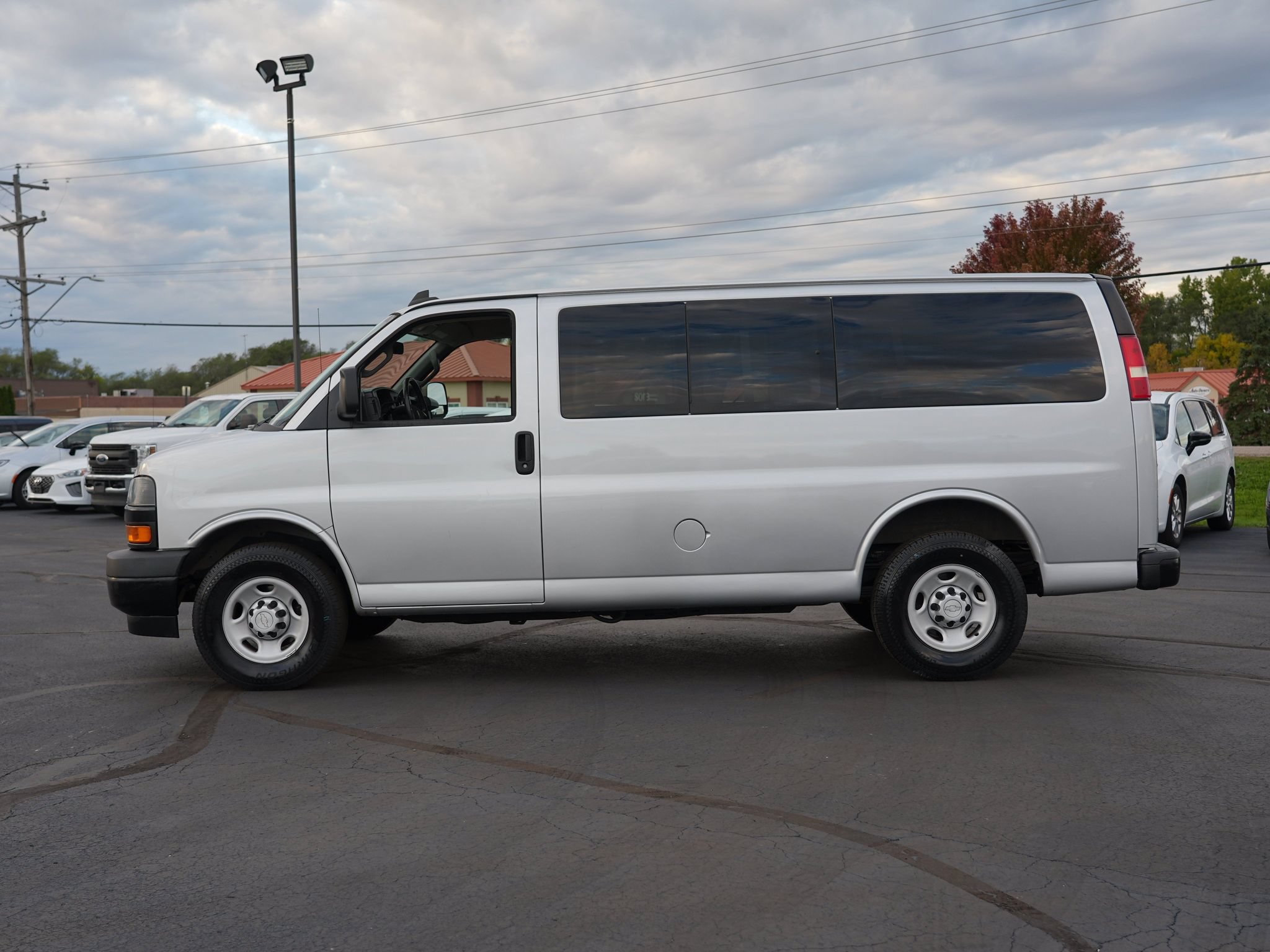 Used 2018 Chevrolet Express 2500 LS w/ Driver Convenience Package RWD image 7