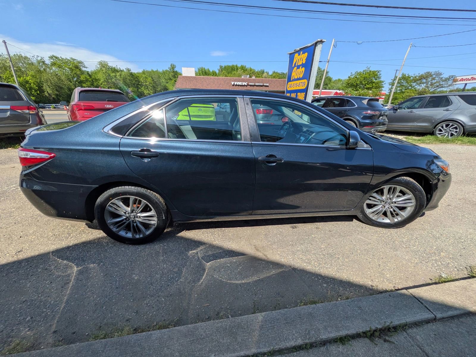 Used 2015 Toyota Camry SE FWD image 7