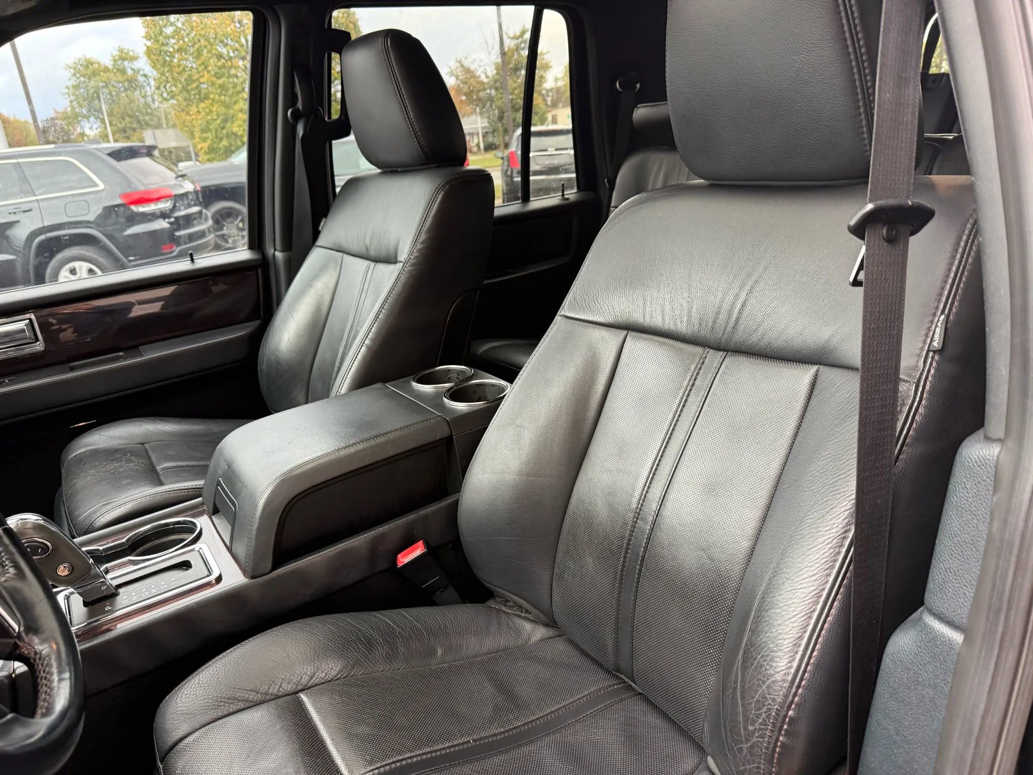 Used 2016 Lincoln Navigator Reserve image 17