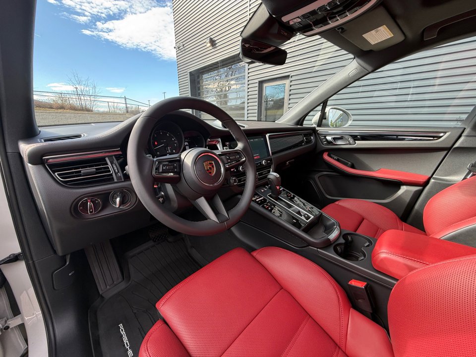 New 2026 Porsche Macan image 4