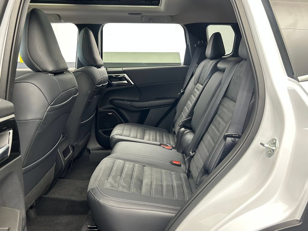 New 2026 Mitsubishi Outlander AWD image 33