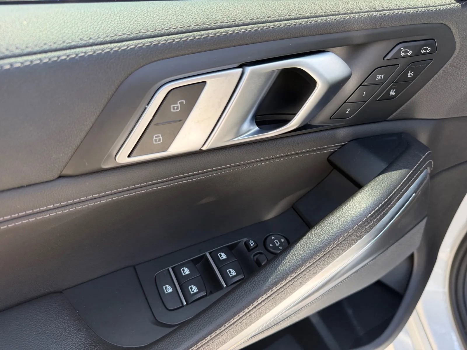 Used 2021 BMW X6 sDrive40i w/ Executive Package RWD image 15