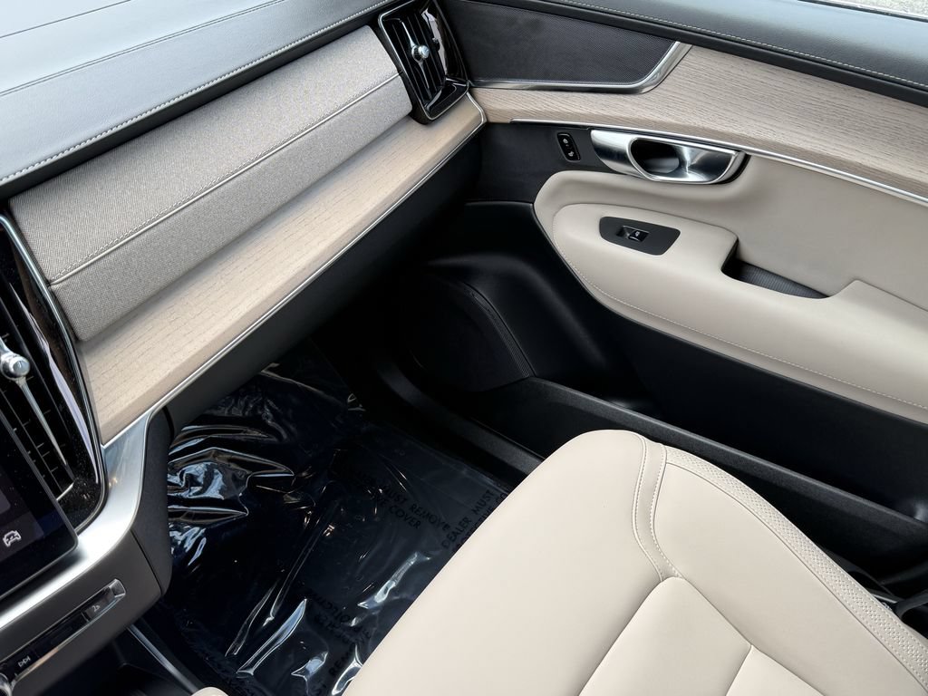 Certified 2025 Volvo XC90 B5 Core AWD/4WD image 34