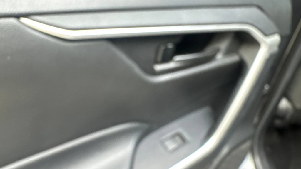 Used 2021 Toyota RAV4 LE FWD image 38