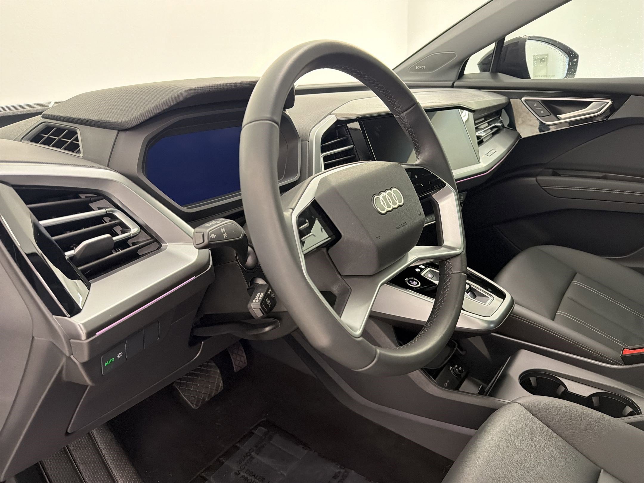 Used 2025 Audi Q4 e-tron Premium Plus w/ Premium Plus image 4