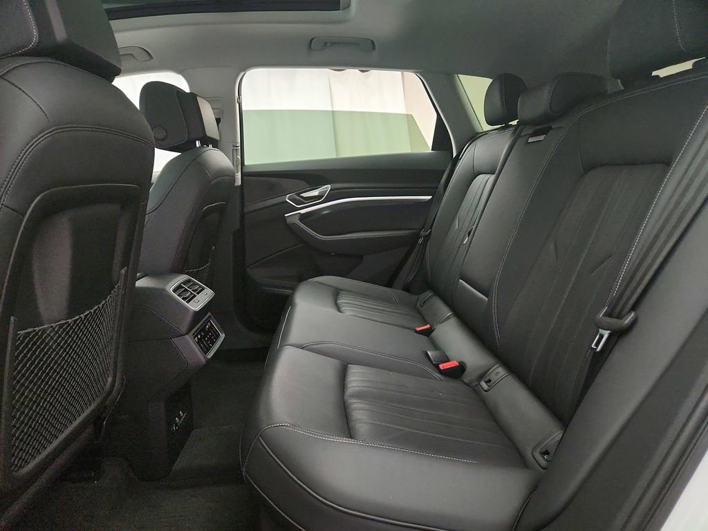 Used 2022 Audi e-tron Premium Plus image 28