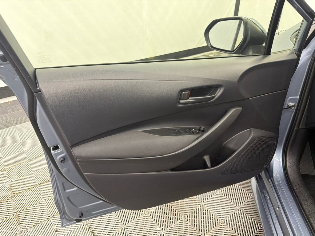 Used 2022 Toyota Corolla LE image 11