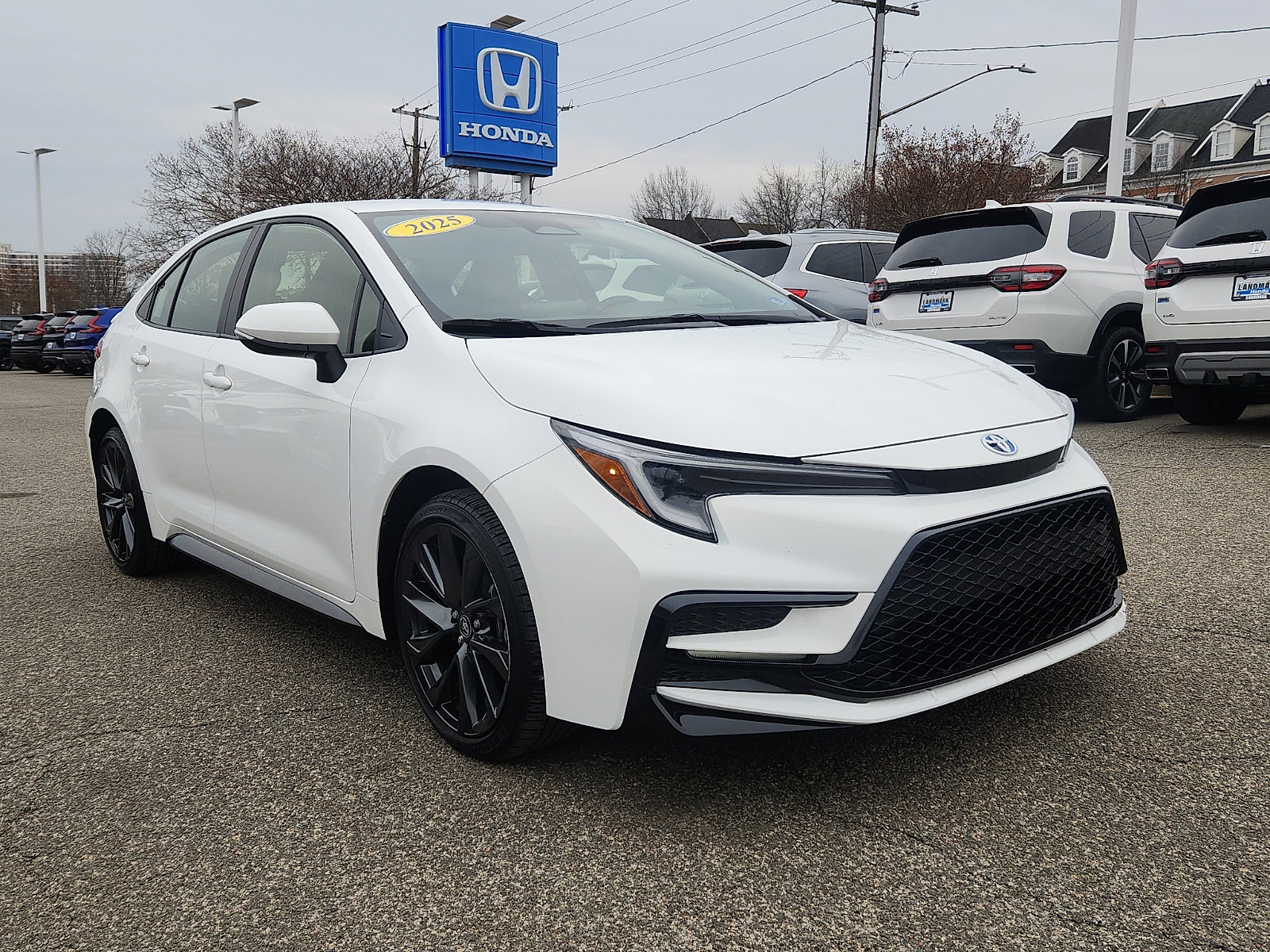 Used 2025 Toyota Corolla SE image 3