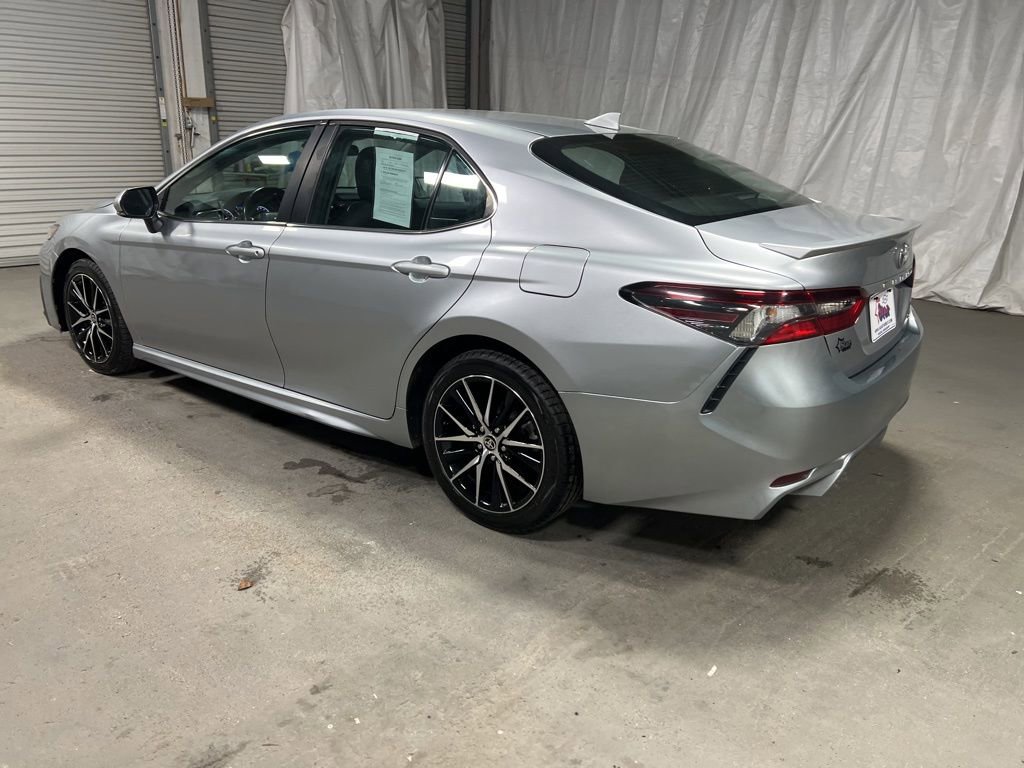 Used 2024 Toyota Camry SE image 5