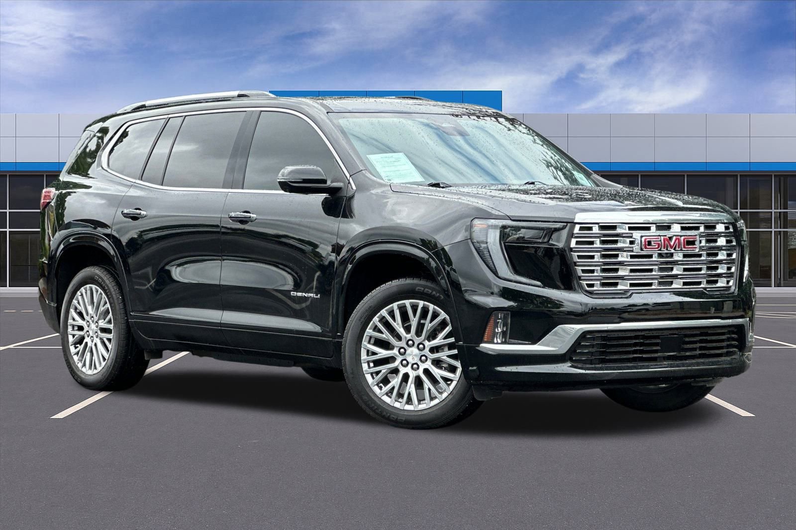 Used 2024 GMC Acadia Denali image 2