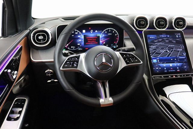 Used 2024 Mercedes-Benz GLC 300 4MATIC w/ Driver Assistance Package image 19