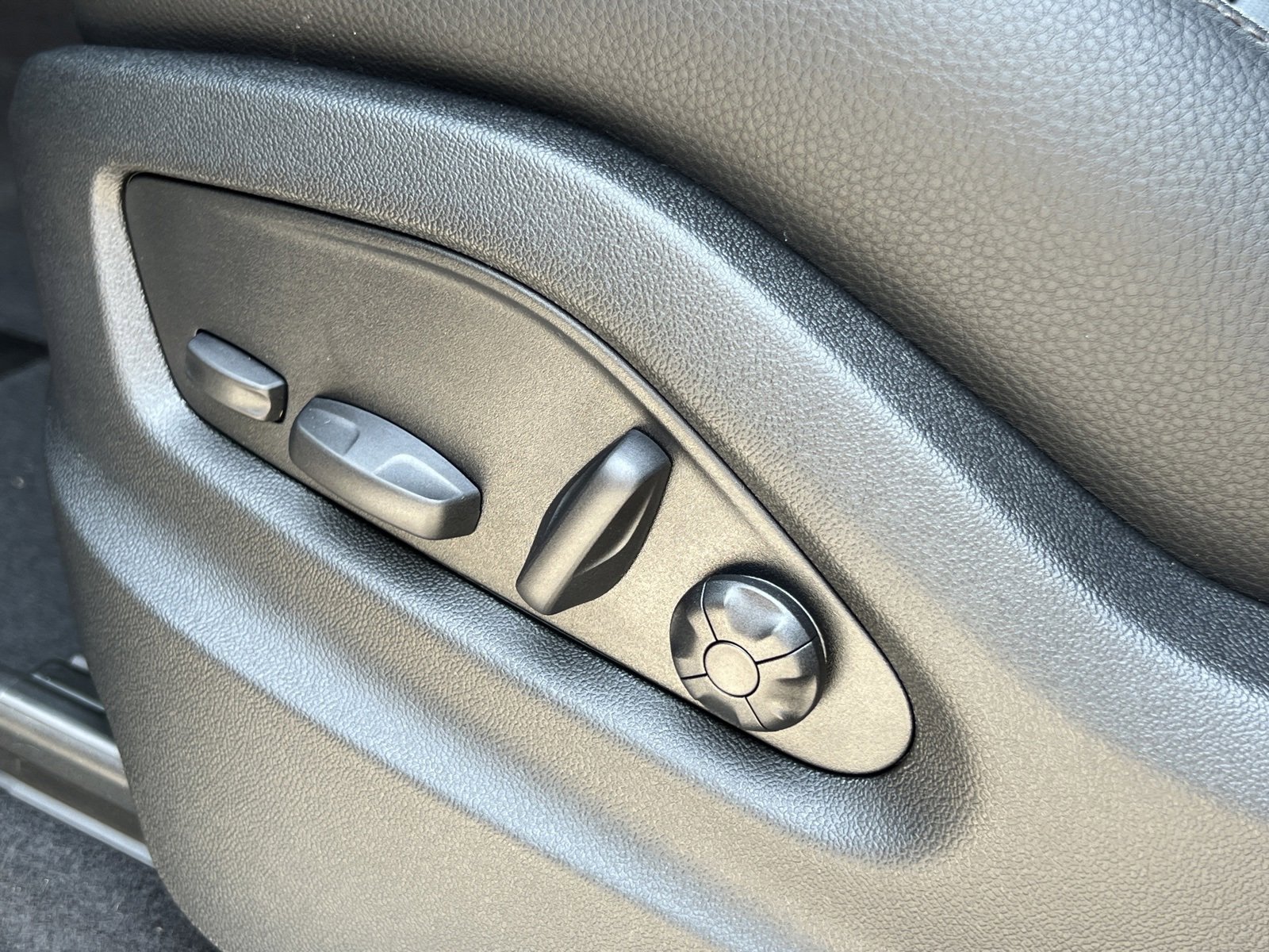 New 2025 Porsche Cayenne image 39