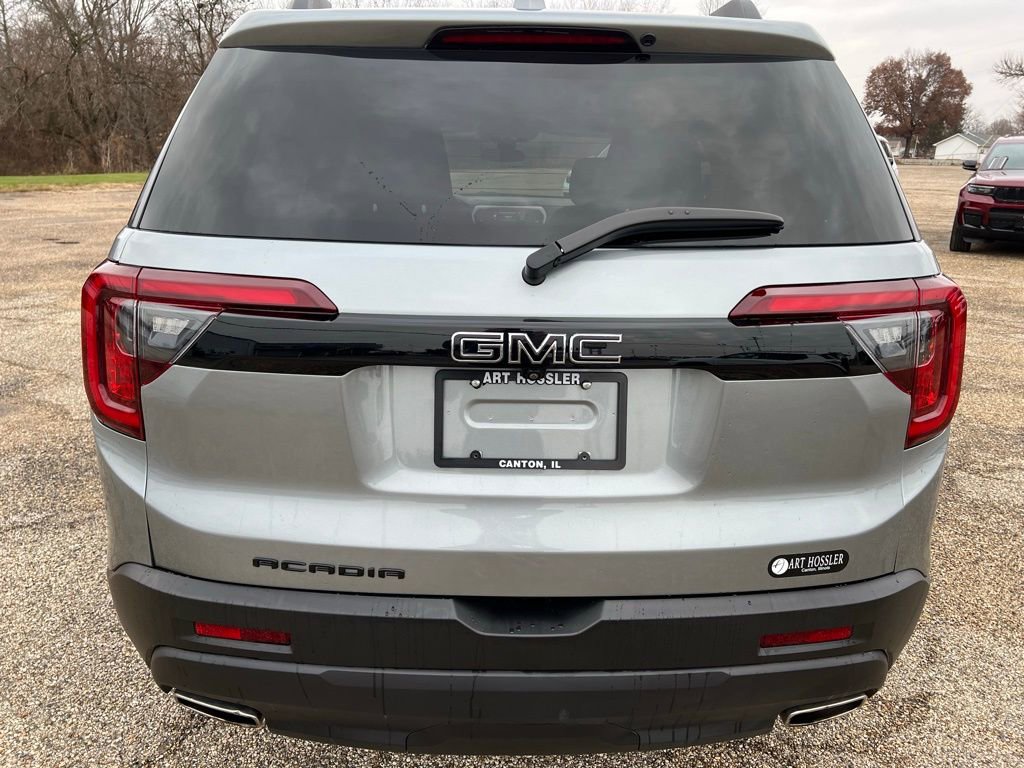 Used 2023 GMC Acadia SLE w/ Driver Convenience Package image 4