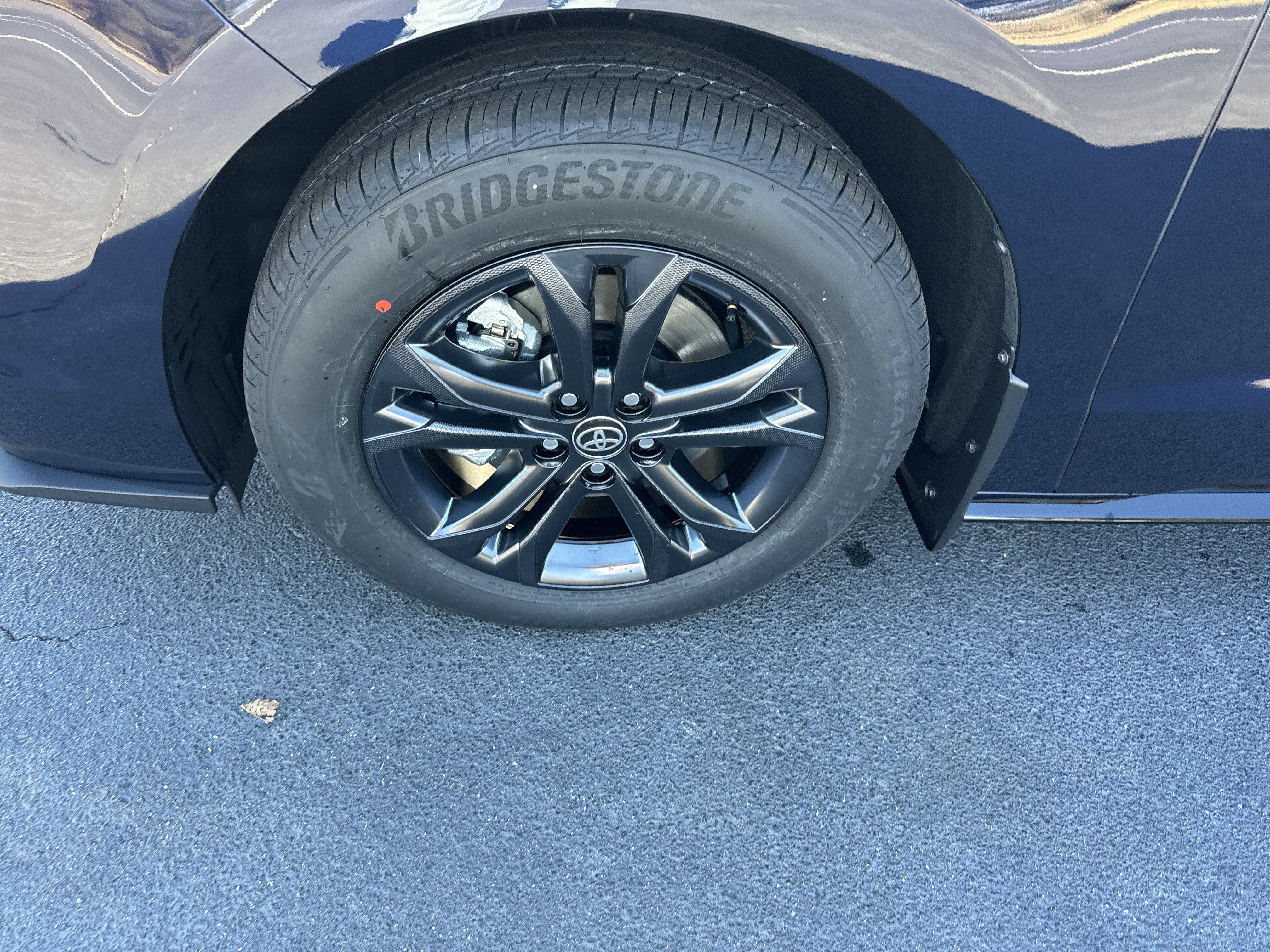 New 2026 Toyota Sienna XSE AWD/4WD image 9