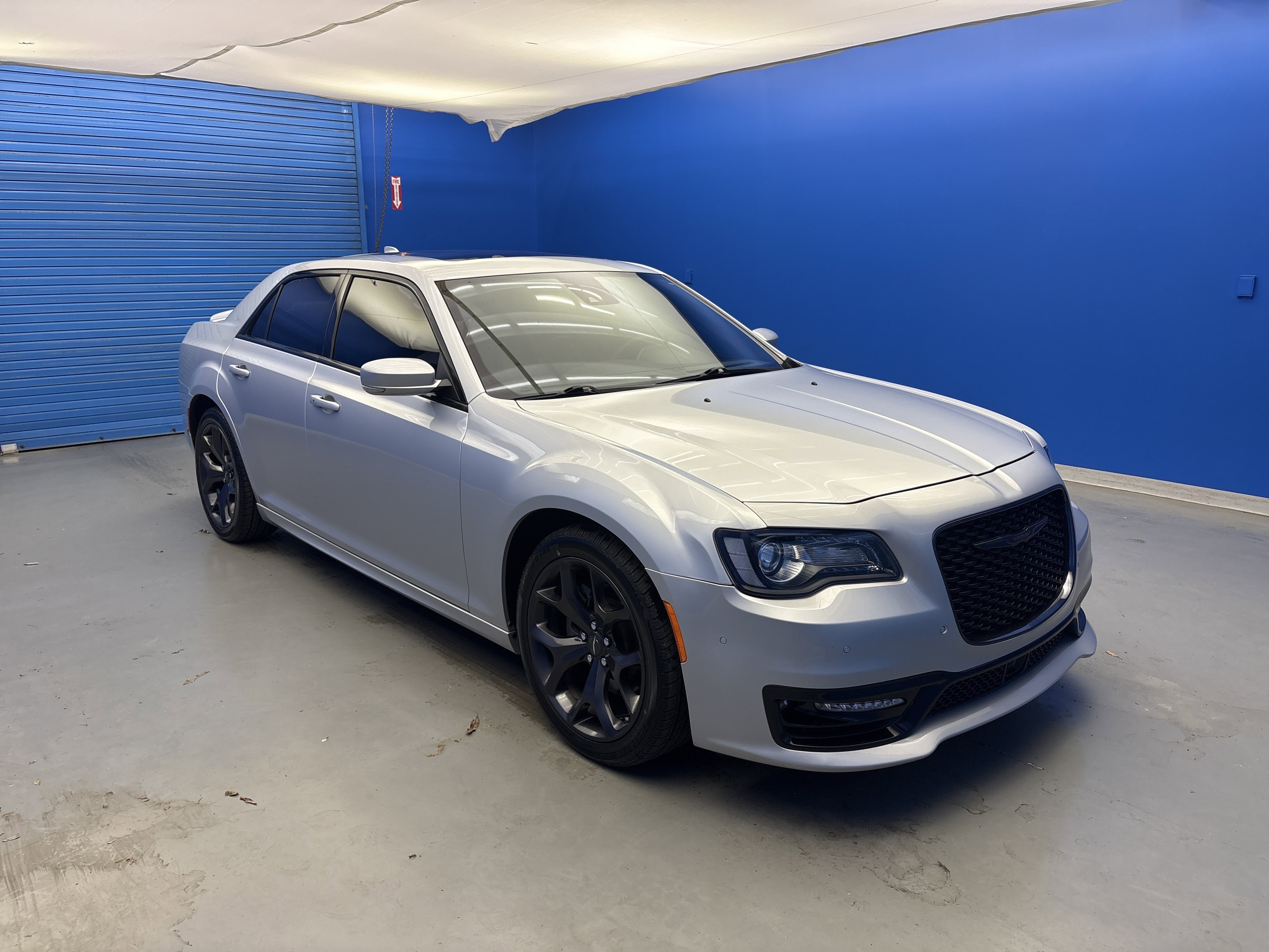 Used 2023 Chrysler 300 S w/ Comfort Group RWD image 2