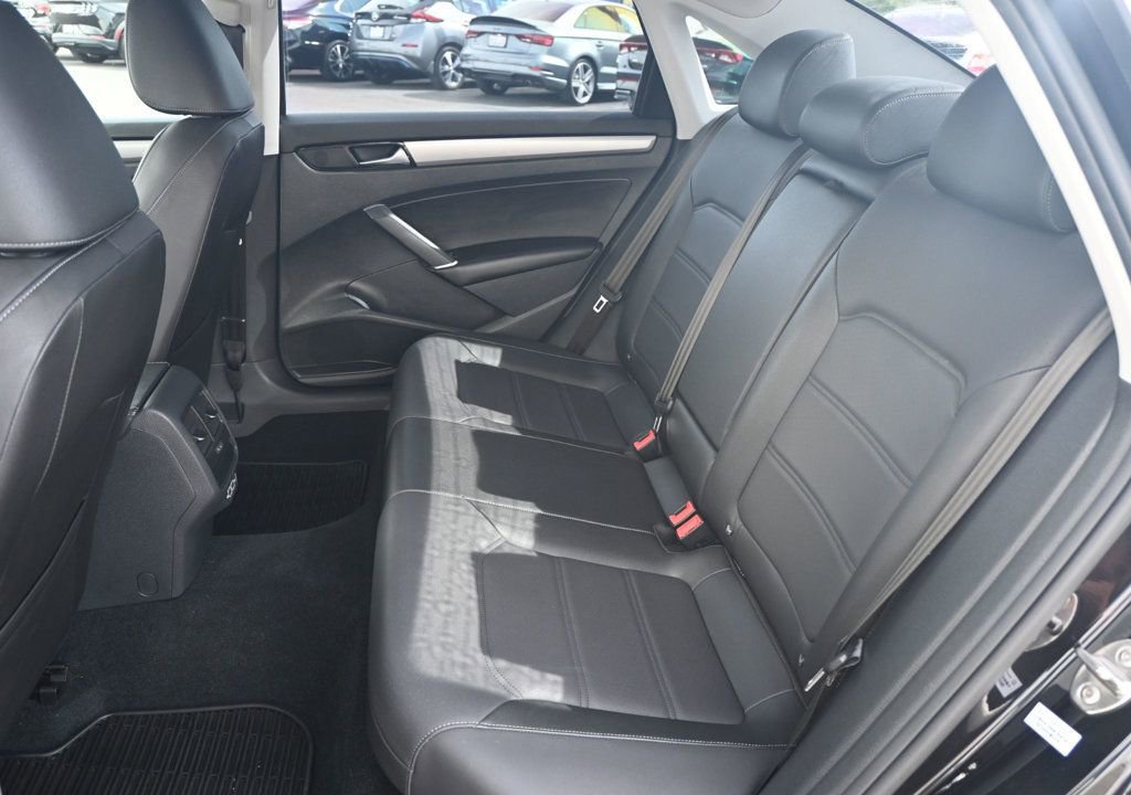 Used 2022 Volkswagen Passat 2.0T SE FWD image 15