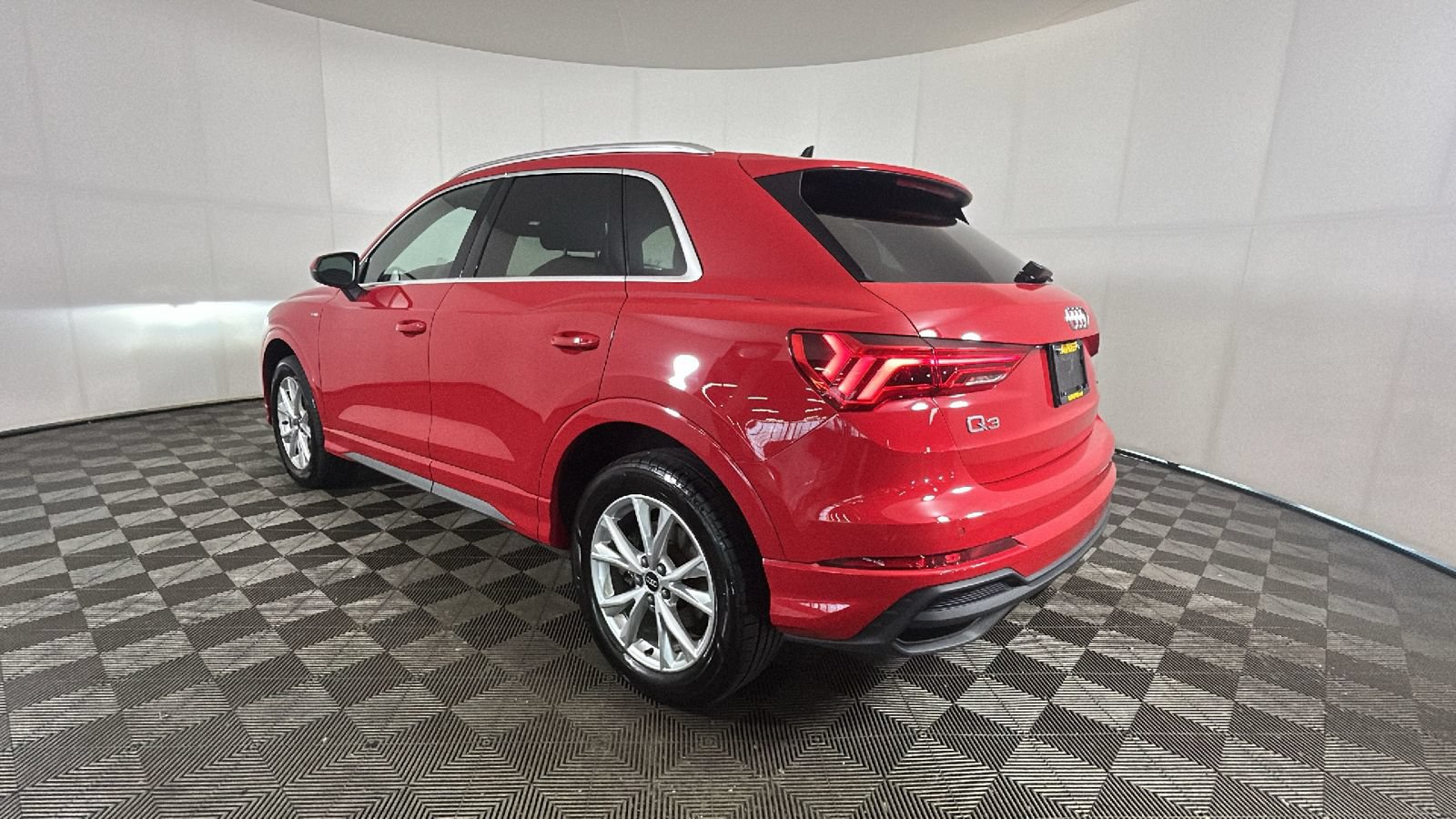 Used 2025 Audi Q3 2.0T Premium AWD/4WD image 4