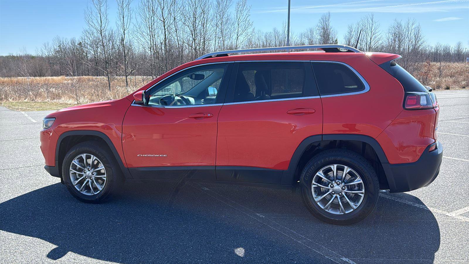 Used 2021 Jeep Cherokee Latitude Lux w/ Comfort/Convenience Group image 11