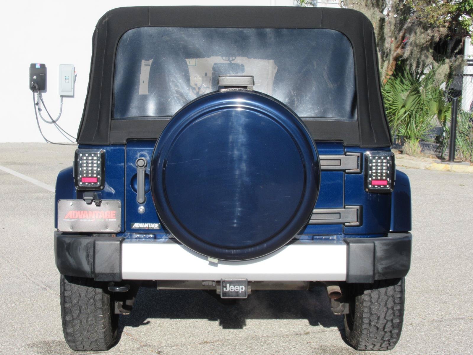 Used 2013 Jeep Wrangler Unlimited Sahara w/ Connectivity Group AWD/4WD image 7