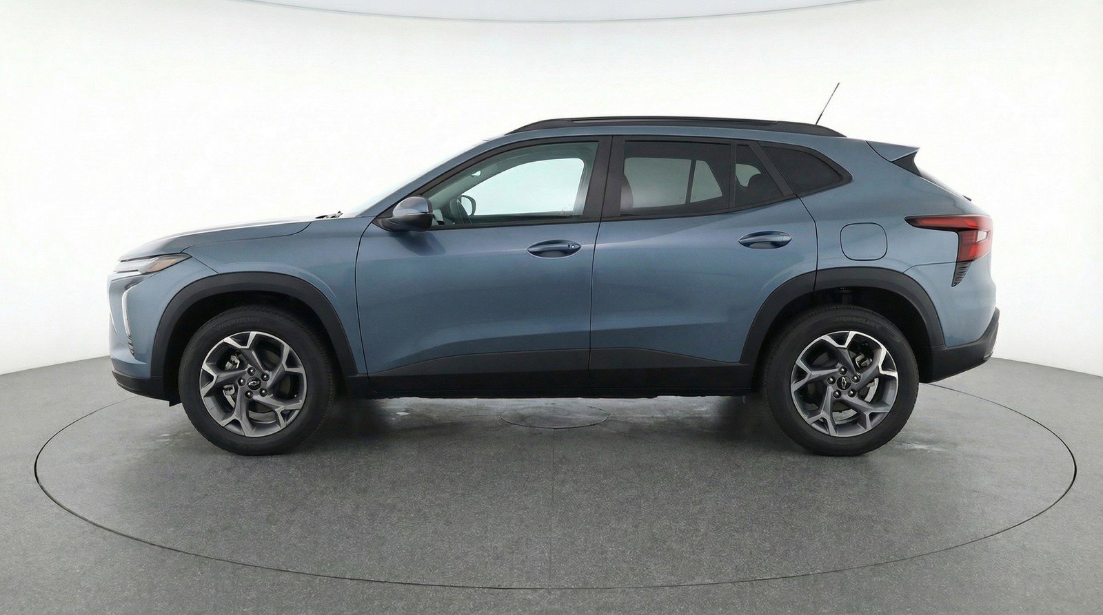 Used 2025 Chevrolet Trax LT w/ LT Convenience Package image 5