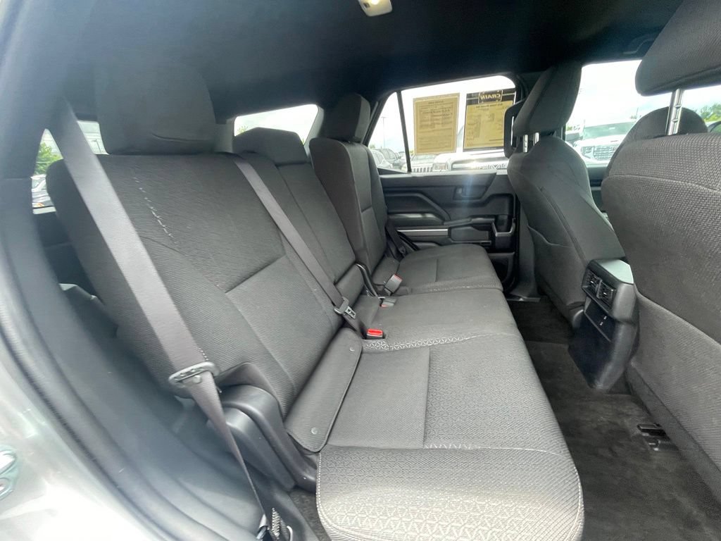 Used 2025 Toyota 4Runner SR5 AWD/4WD image 27