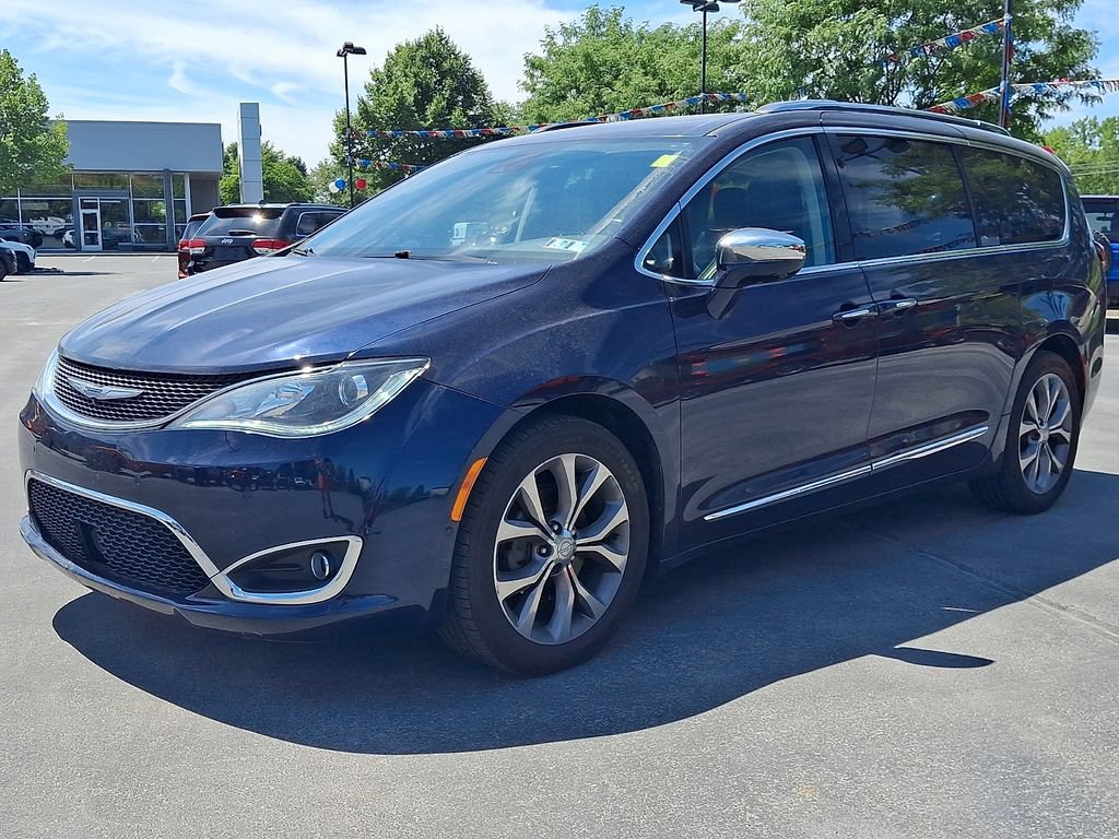 Used 2019 Chrysler Pacifica Limited w/ Tire & Wheel Group FWD image 3