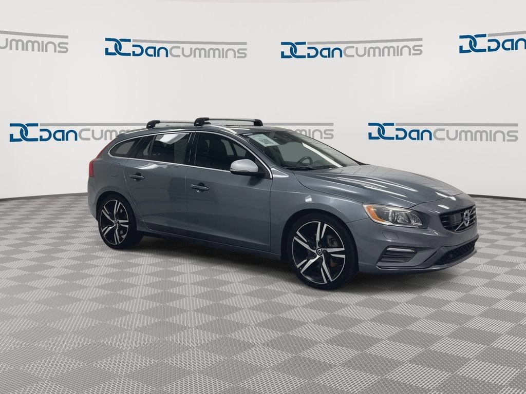 Used 2017 Volvo V60 T6 R-Design Platinum image 2