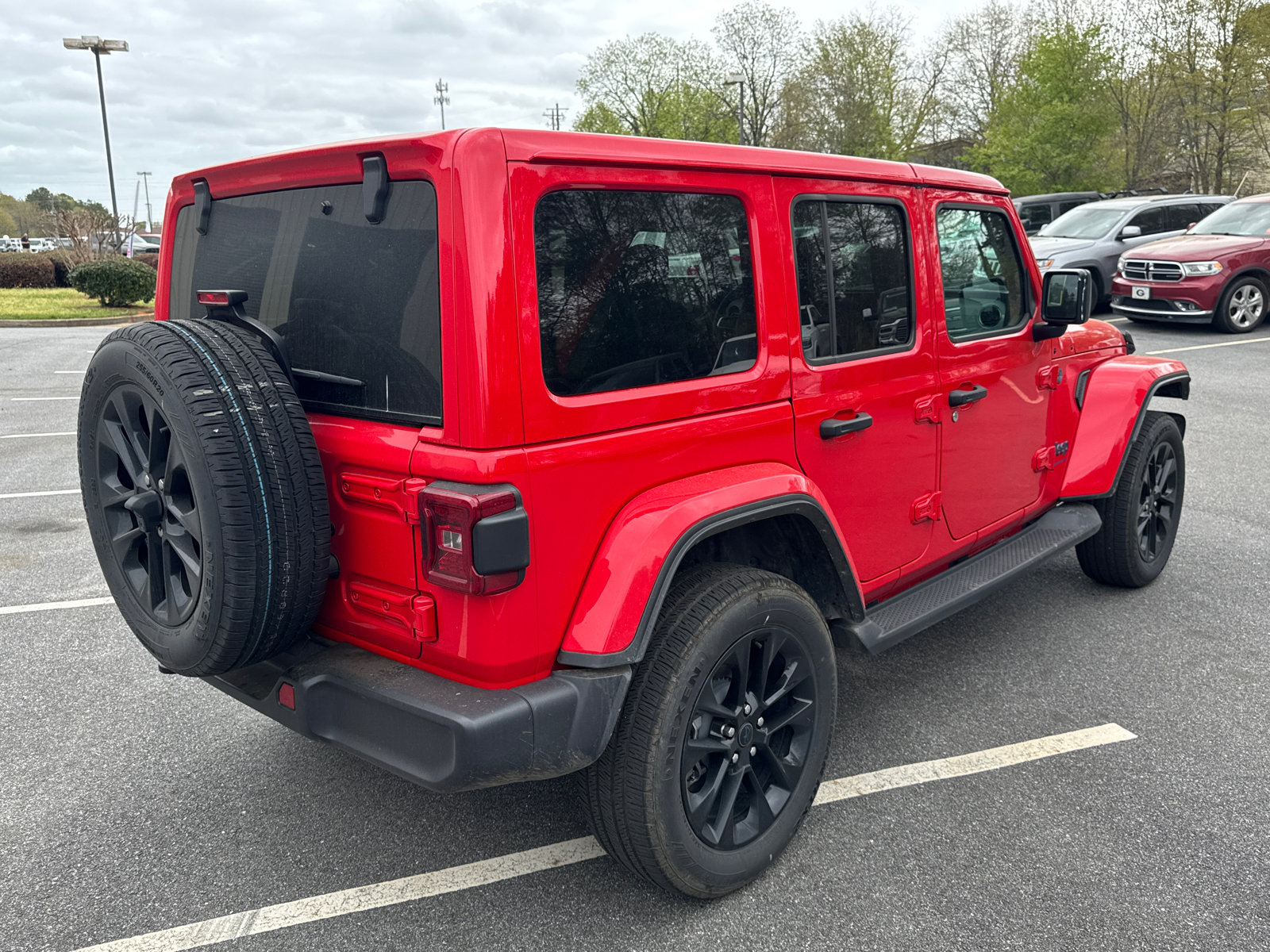 Used 2025 Jeep Wrangler Sahara image 5