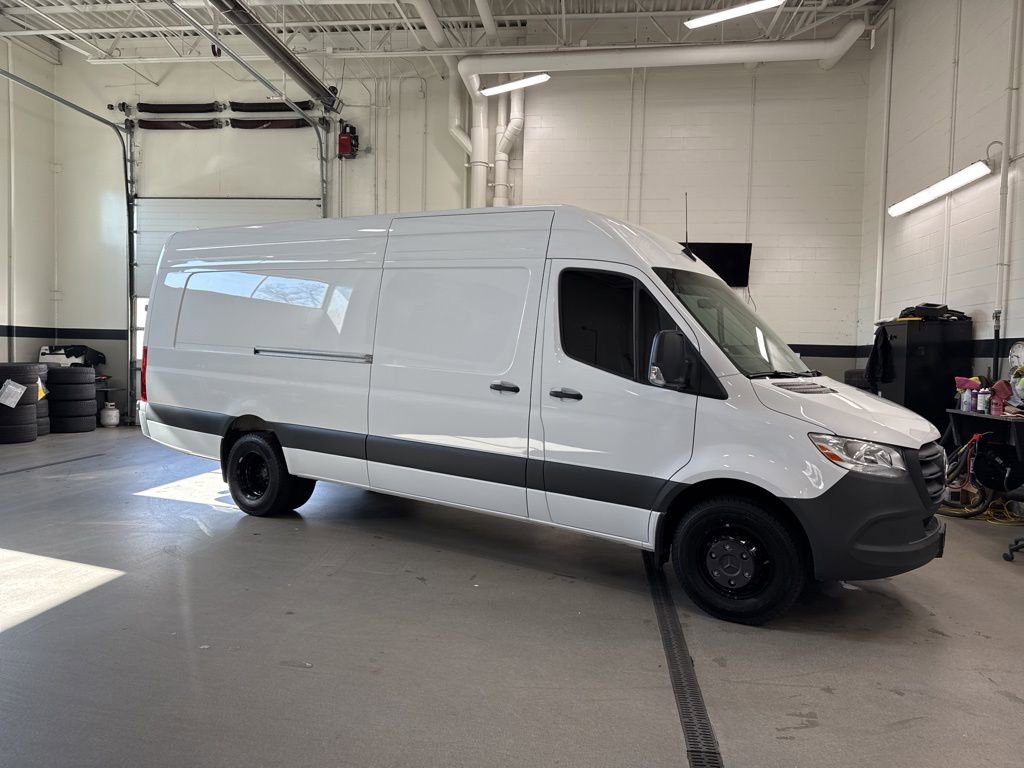 Used 2025 Mercedes-Benz Sprinter 3500 image 7