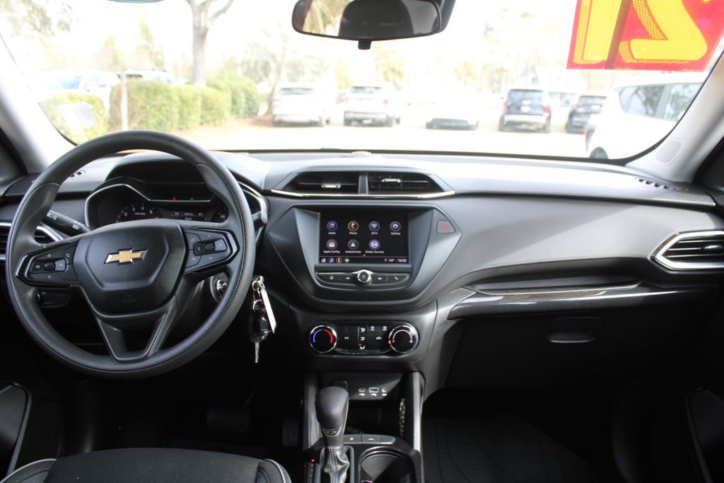 Used 2021 Chevrolet TrailBlazer LS image 23