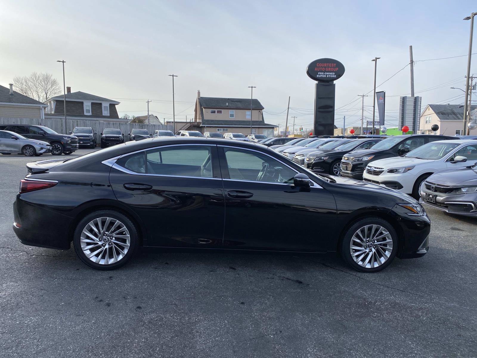 Used 2020 Lexus ES 350 w/ Luxury Package image 6