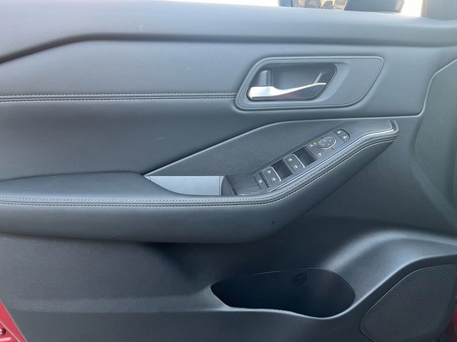 New 2025 Nissan Rogue SL AWD/4WD image 9