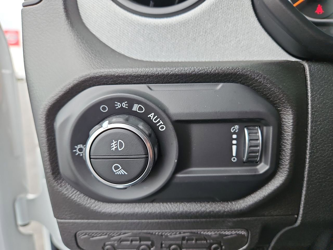 New 2025 Jeep Gladiator Sport image 29