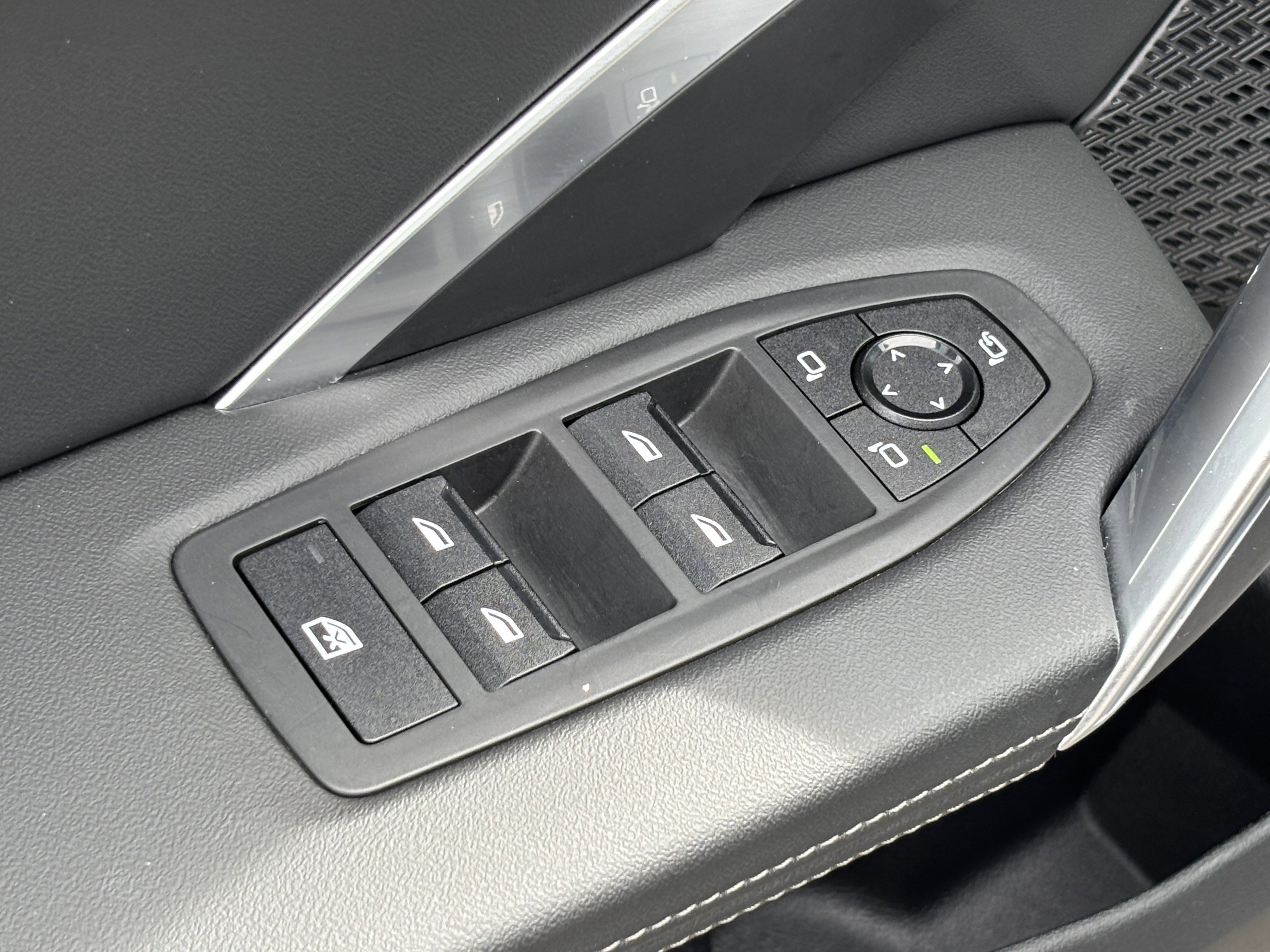 Certified 2025 BMW X1 xDrive28i w/ Convenience Package image 15