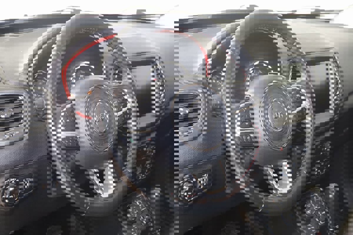 Used 2018 Jeep Compass Trailhawk w/ Safe & Security Group image 6