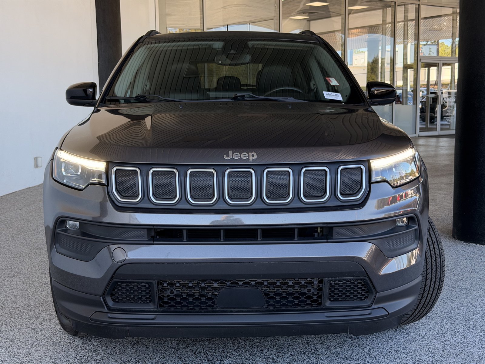 Used 2022 Jeep Compass Latitude w/ Sun and Sound Group AWD/4WD image 6