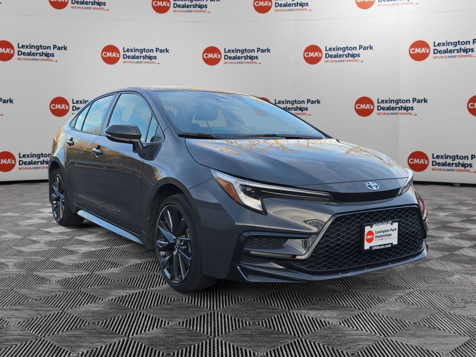 Used 2023 Toyota Corolla SE w/ Carpet Mat Package (TMS) image 1