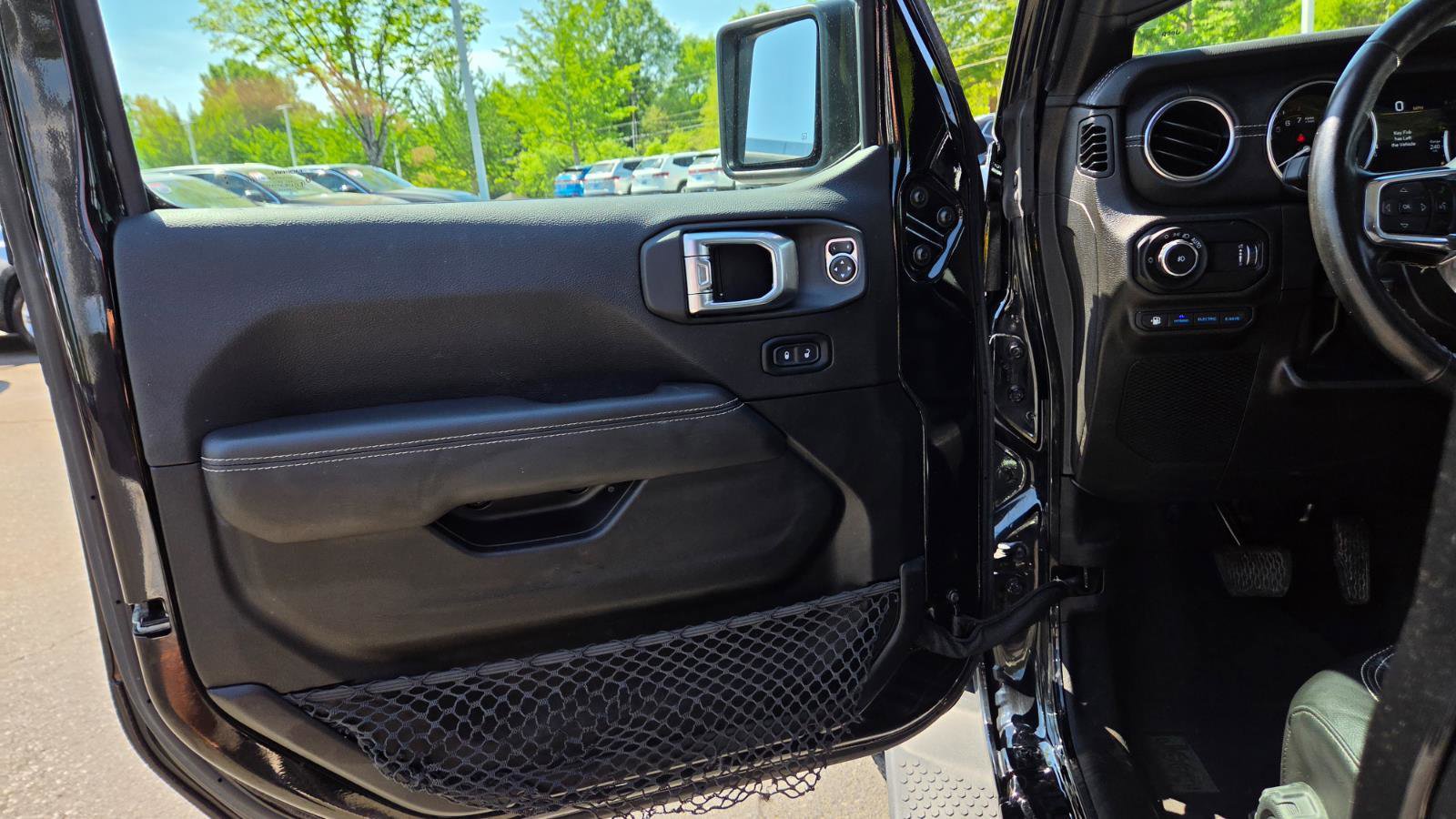 Used 2023 Jeep Wrangler Sahara w/ Cold Weather Group image 22