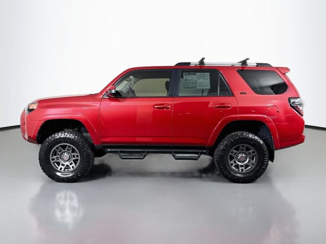Used 2020 Toyota 4Runner SR5 AWD/4WD image 4