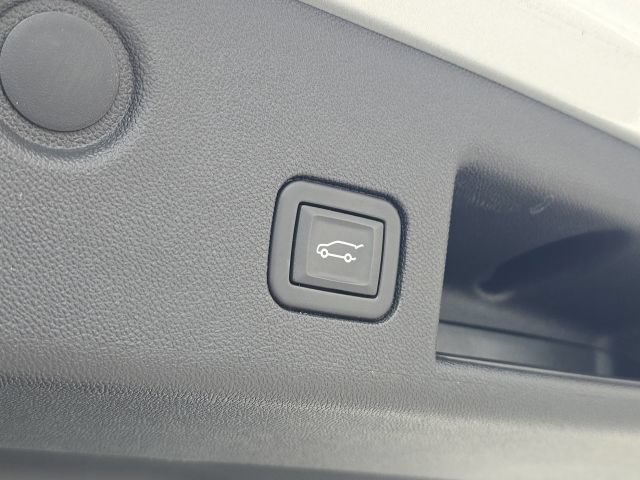 Used 2022 Chevrolet Equinox RS w/ LPO, Floor Liner Package FWD image 12