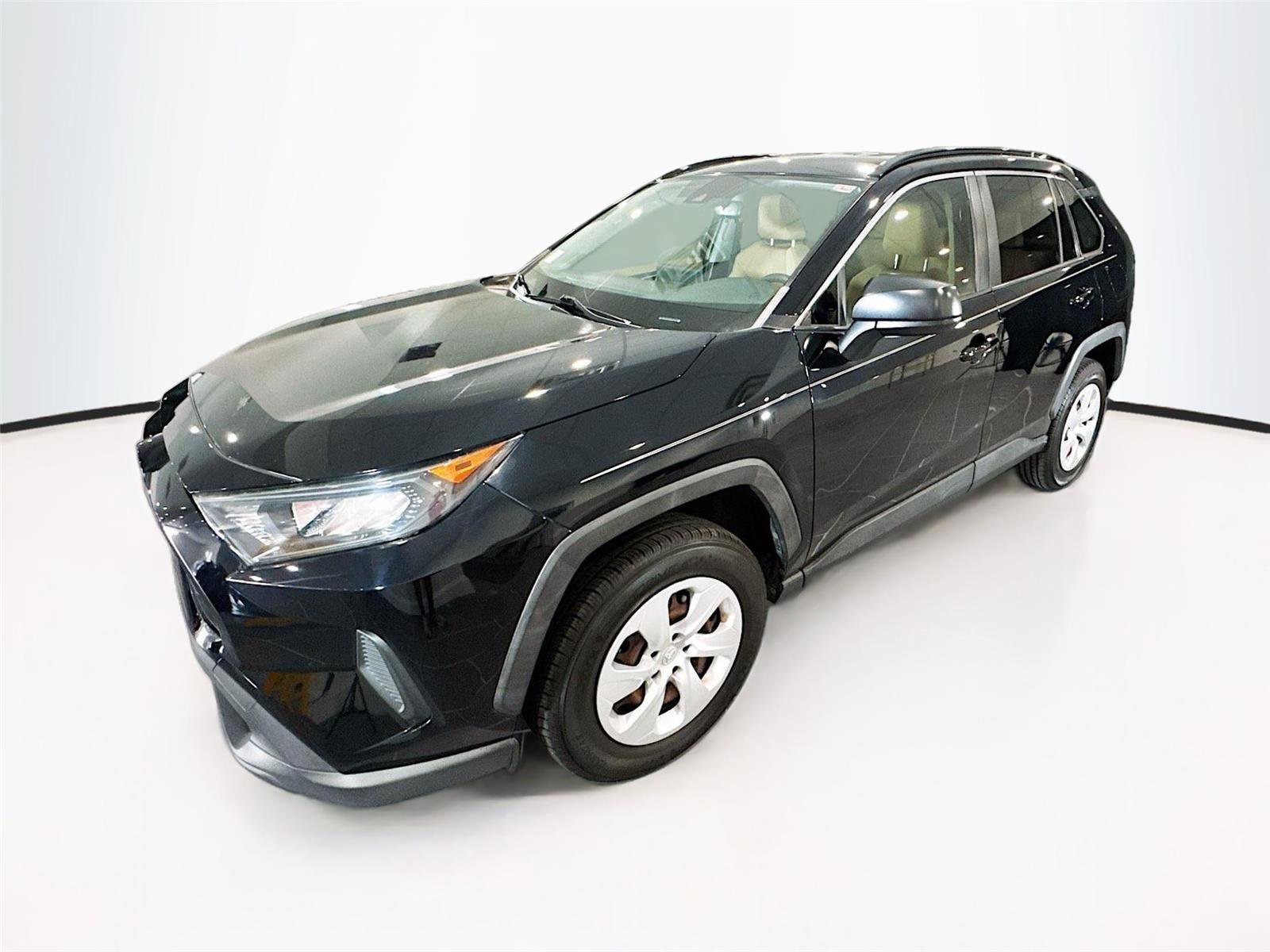 Used 2019 Toyota RAV4 LE image 1