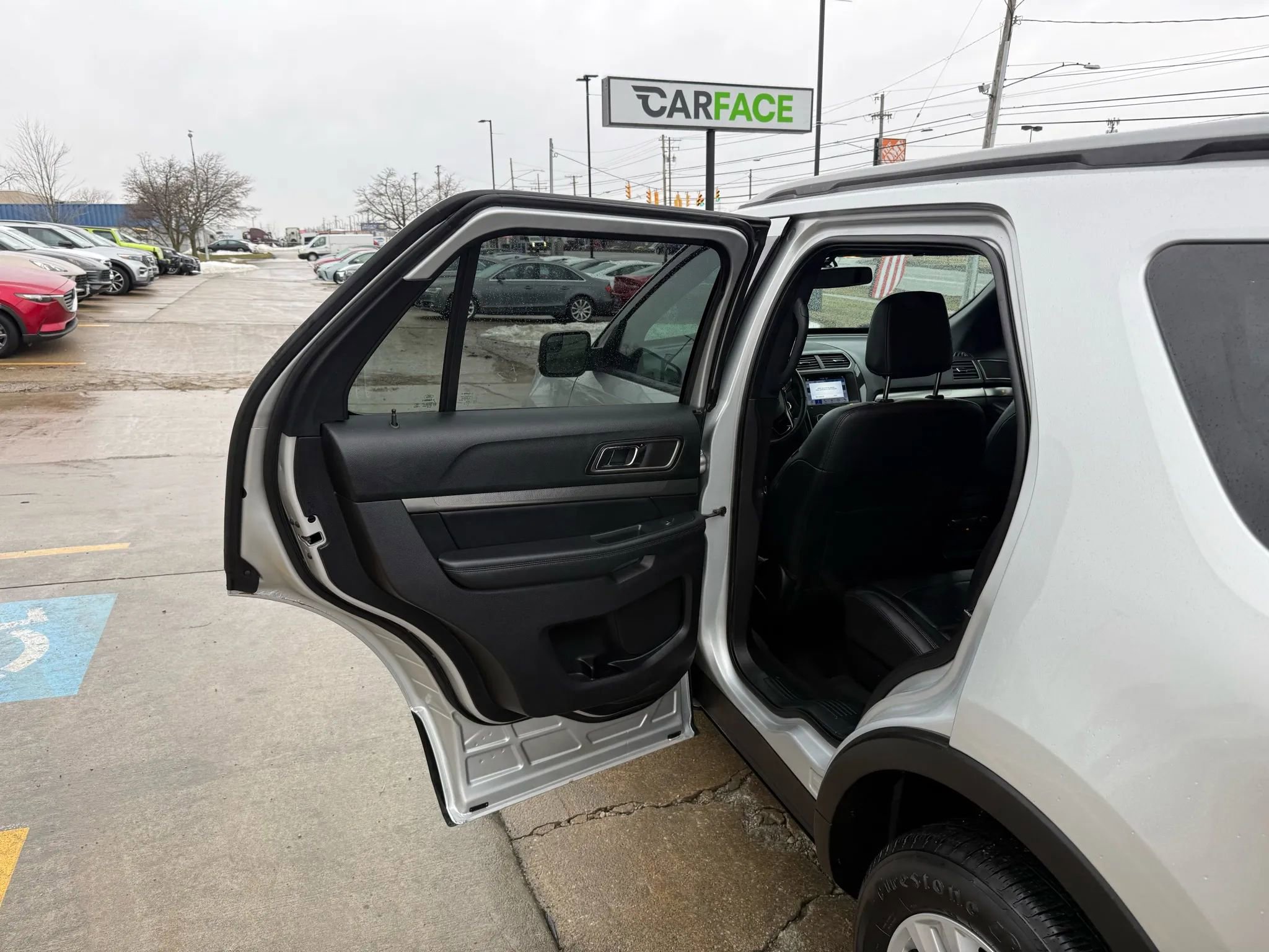 Used 2018 Ford Explorer XLT w/ Equipment Group 202A image 21